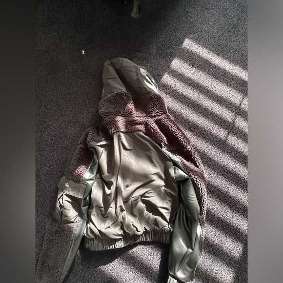 ALO yoga jacket - Picture 3 of 4